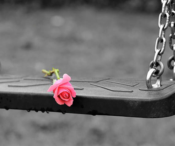 Posizionamento di 3 panchine per la Campagna contro la violenza alle donne